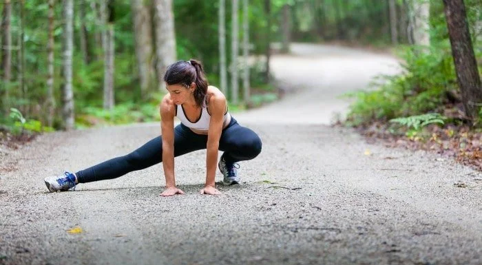Komme ins Schwitzen mit diesem 10-Minuten Outdoor HIIT