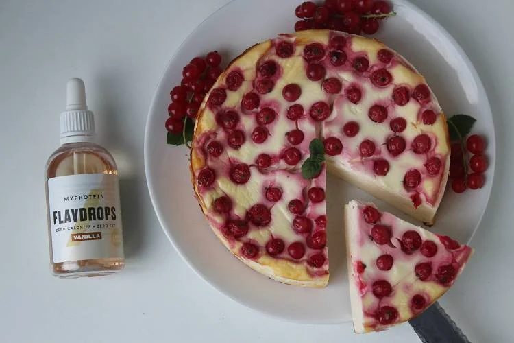 Cremiger Protein Käsekuchen mit Beeren