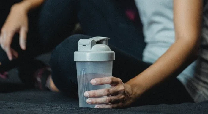 Whey Isolat Vs. Whey Konzentrat | Eine Ernährungsberaterin erklärt die Unterschiede