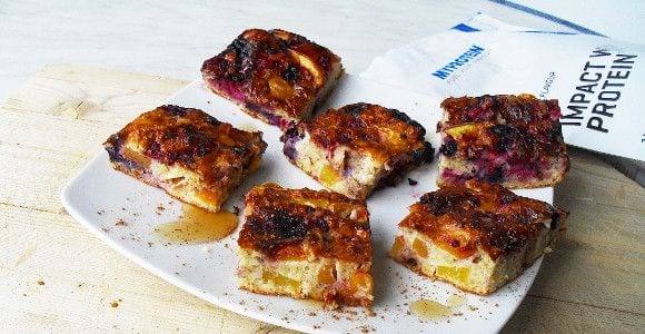 Pfirsich-Beeren Küchlein | Fruchtiger Fitness Snack