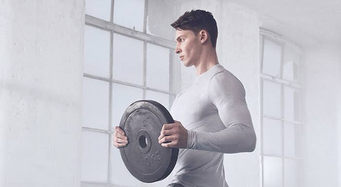Stiff Leg Deadlift meistern | Form, Vorteile & beteiligte Muskulatur