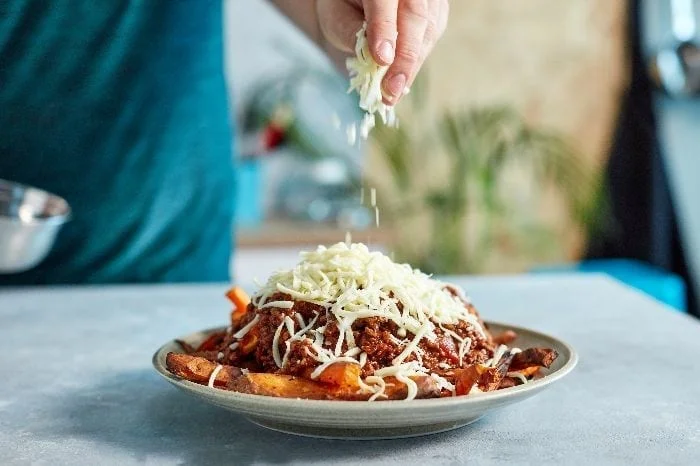 Süßkartoffel Chilli Cheese Pommes