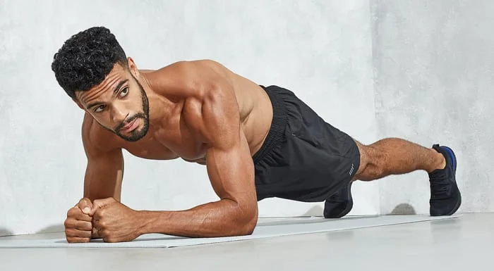 Powerbuilding für Stärke & Größe: Definition, Trainingsplan und Routine