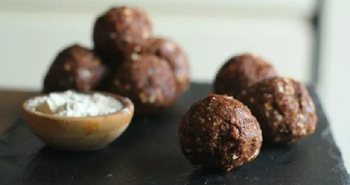 8 leichte Rezepte für Protein-Bällchen | Protein- & Energiebällchen ohne Backen