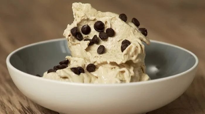 Gesundes Eis aus 3 Zutaten | Banane & Erdnussbutter